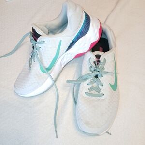Sz.9 Womens Nike Renew Ride 3